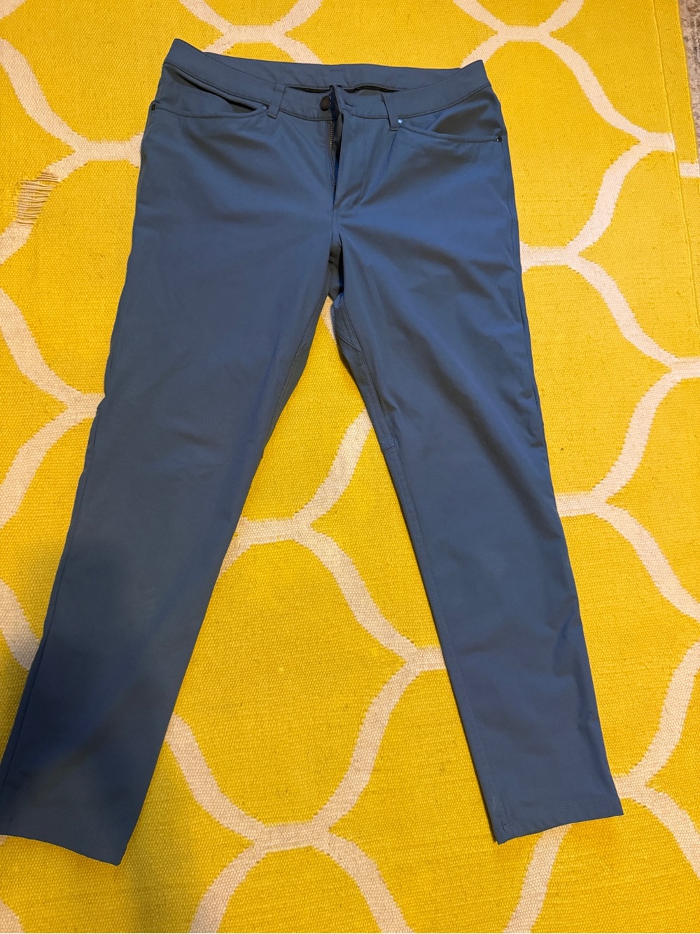 Men’s Lululemon ABC pant in steel blue